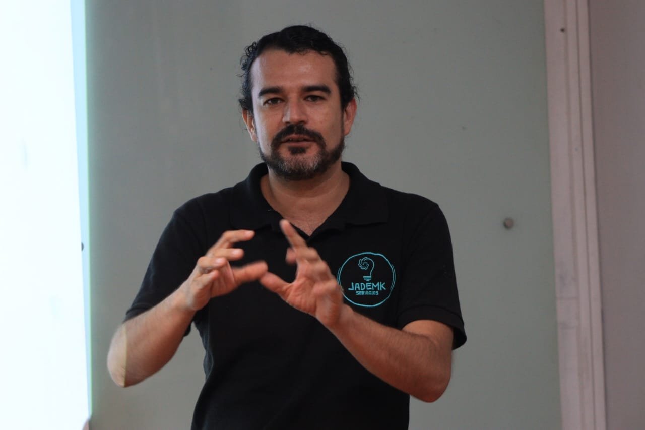 David Renteria maestro de guitarra